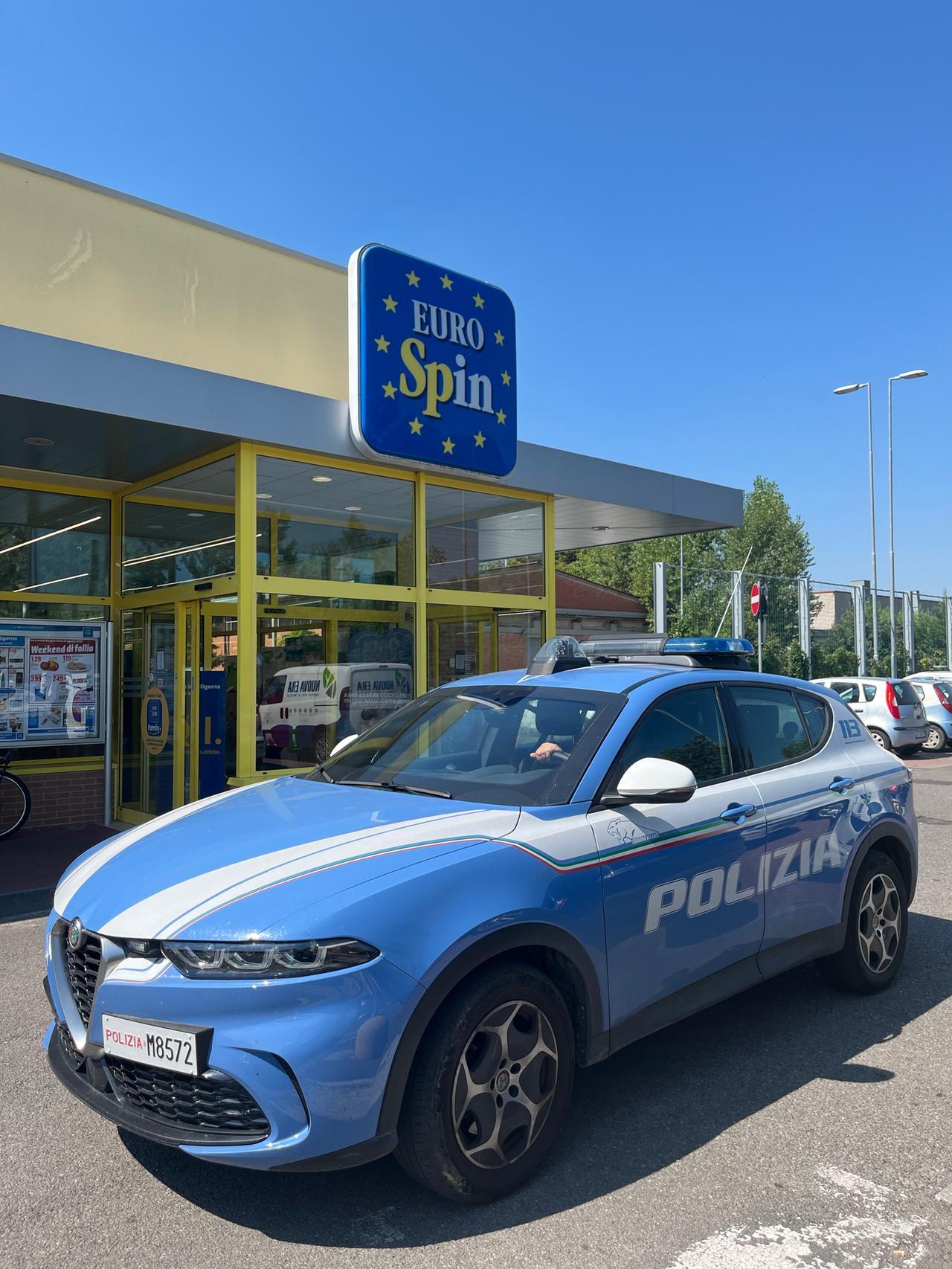 Rapina al supermercato, arrestato dopo un inseguimento rocambolesco a Reggio
