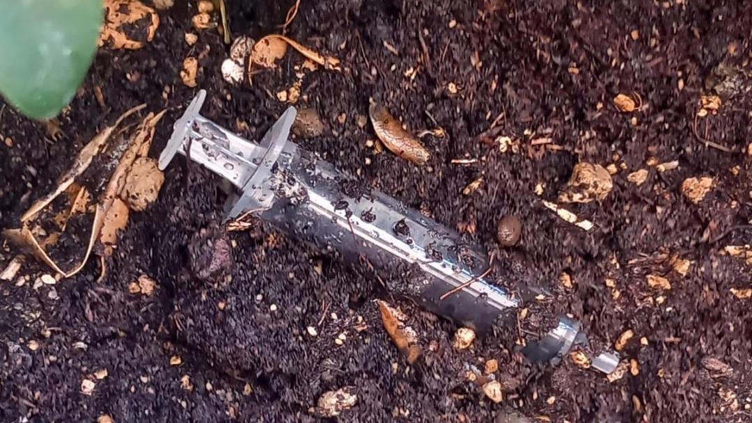 Una siringa ritrovata in via Emilia San Pietro