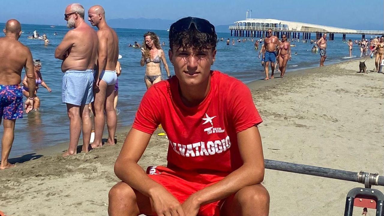 
	Simone Ratti, il bagnino 20enne che ha salvato un turista a Lido di Camaiore

