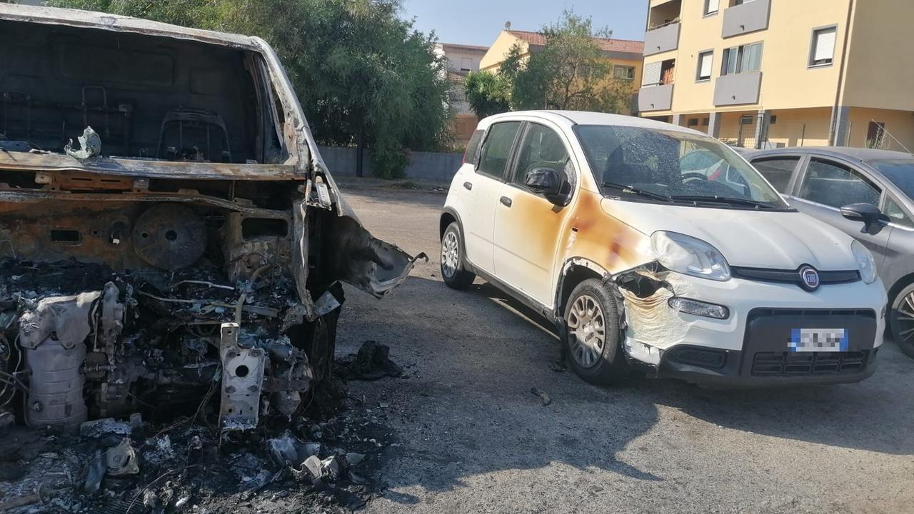 Olbia, tre auto a fuoco nella notte