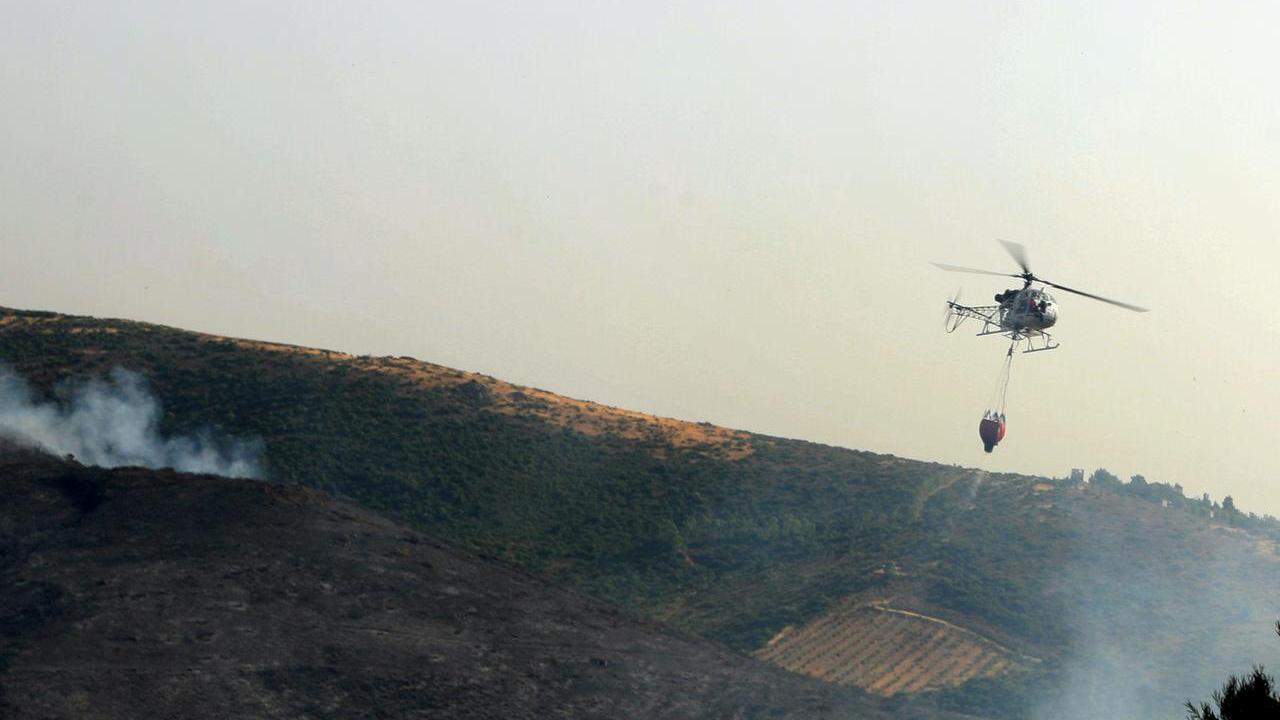 Un incendio in Sardegna in una foto di archivio