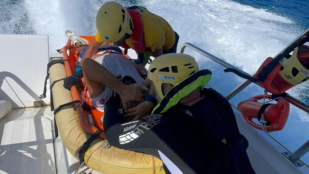 L'uomo è stato soccorso dalla Svs con un gommone del progetto "Estate sicura" e dalla capitaneria di porto