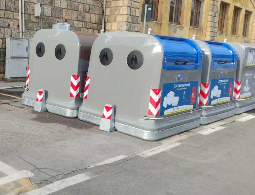 
	I cassonetti a Porto ercole, oggetto di un attacco del consigliere di opposizione Marco Nieto

