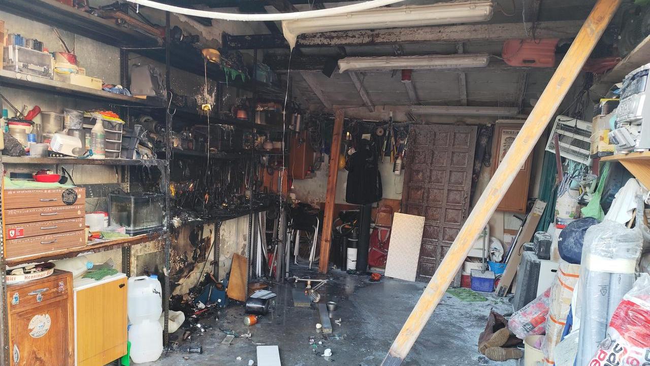 Incendio in un garage a Scortichino, vigili del fuoco in azione