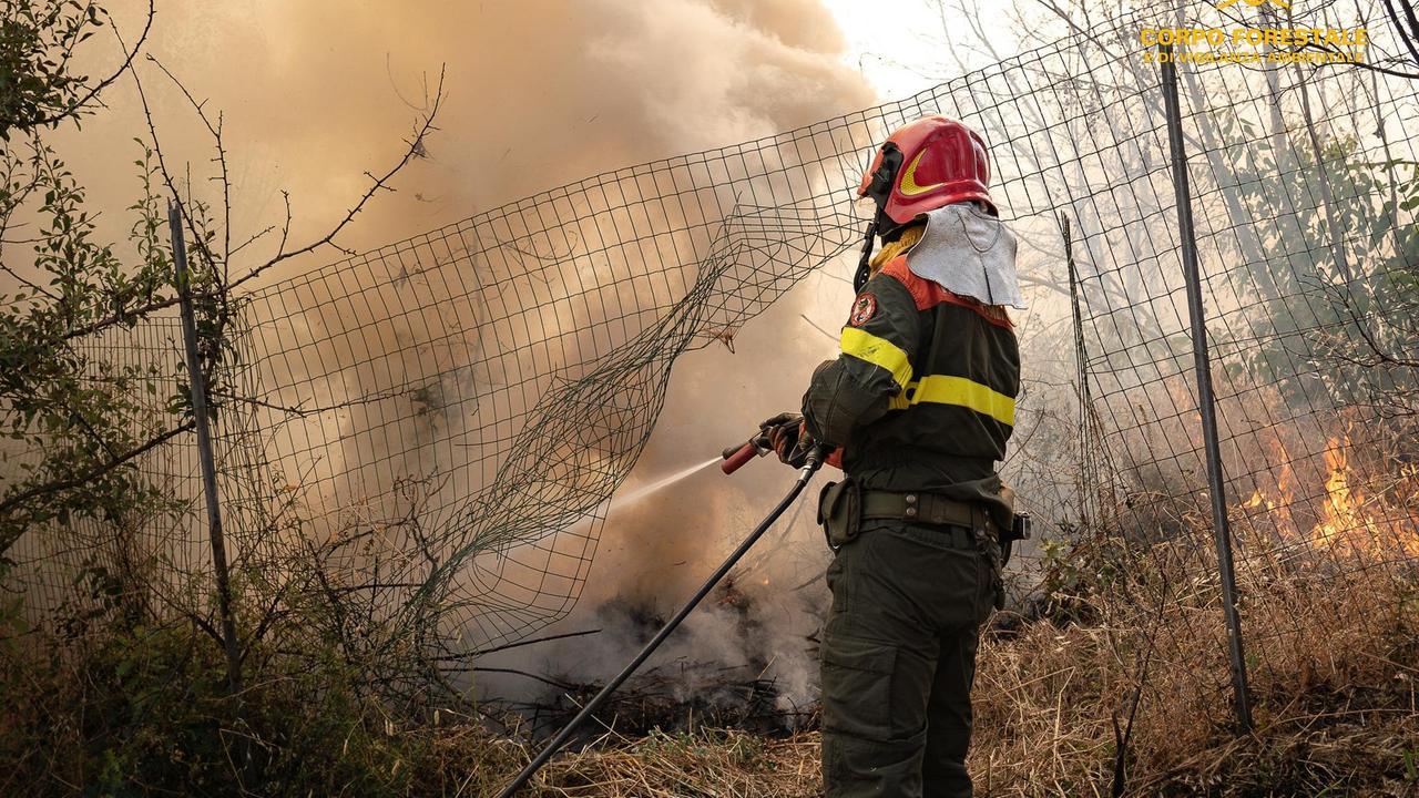 Grande incendio a Serdiana: in azione un elicottero e due canadair