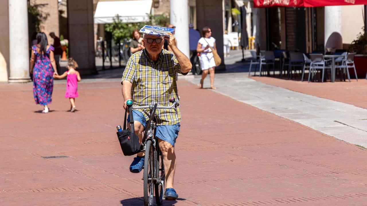 Ferrara, i centri commerciali sono un rifugio contro il caldo estremo