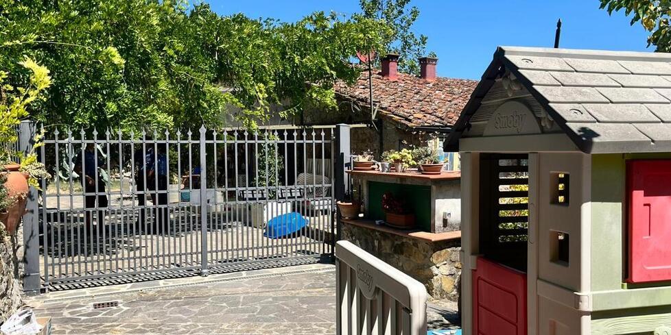 
	La casa sulle colline di Fiesole dove la 43enne &egrave; stata aggredita a colpi di roncola dal marito

