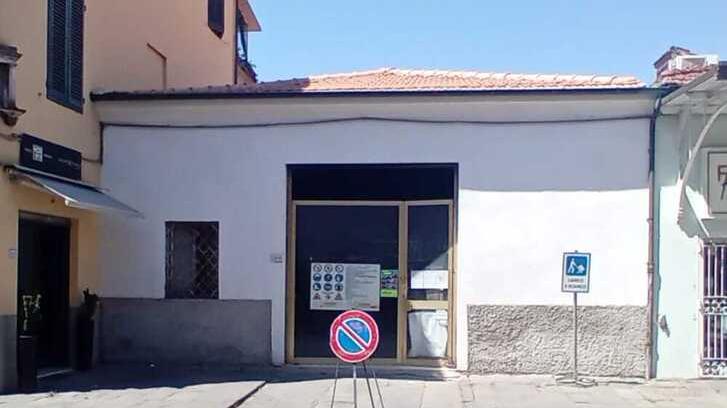 Il fondo che per anni ha ospitato una cesteria e che ora si appresta a diventare un minimarket a marchio Conad