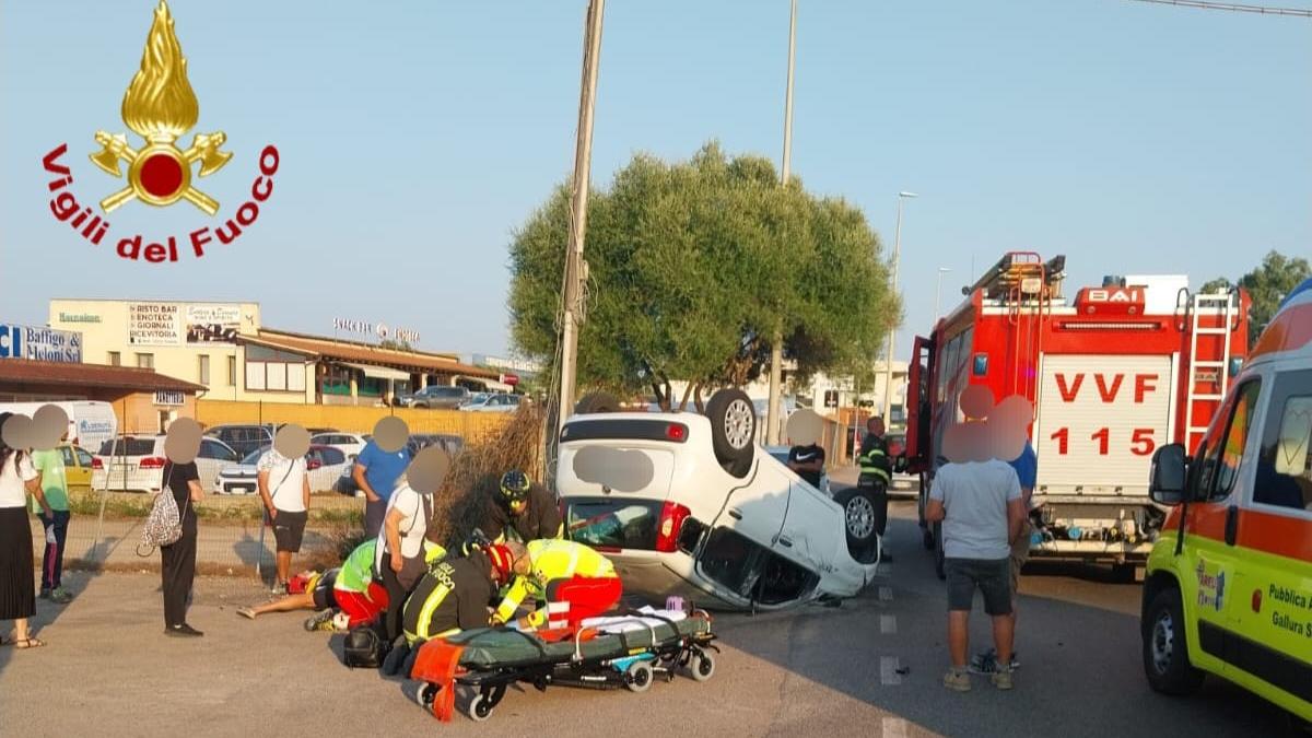 Arzachena, schianto tra due auto: cinque feriti