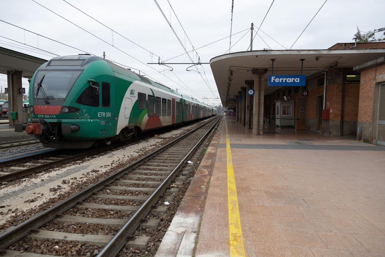 Lavori alla rete ferroviaria, coinvolta la tratta Ferrara-Bologna: cosa cambia