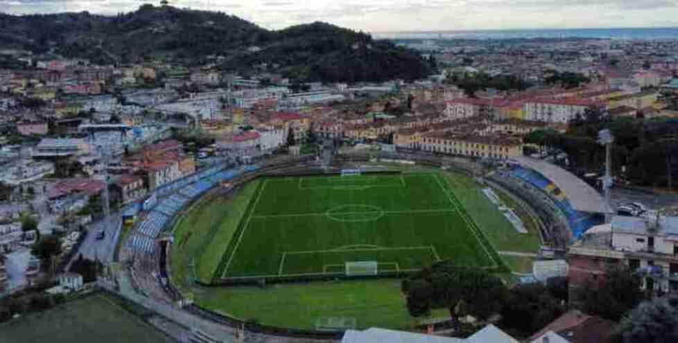 
	Una veduta dello stadio dei Marmi di Carrara

