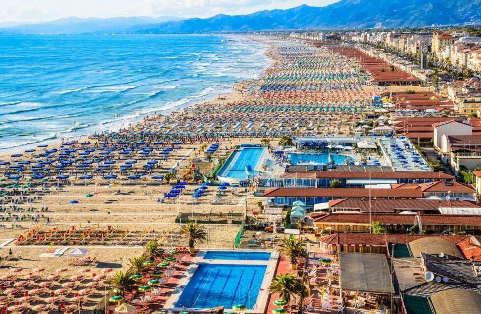 Ferragosto in Versilia, boom di prenotazioni a Lido e Forte: Viareggio resta indietro<br>
