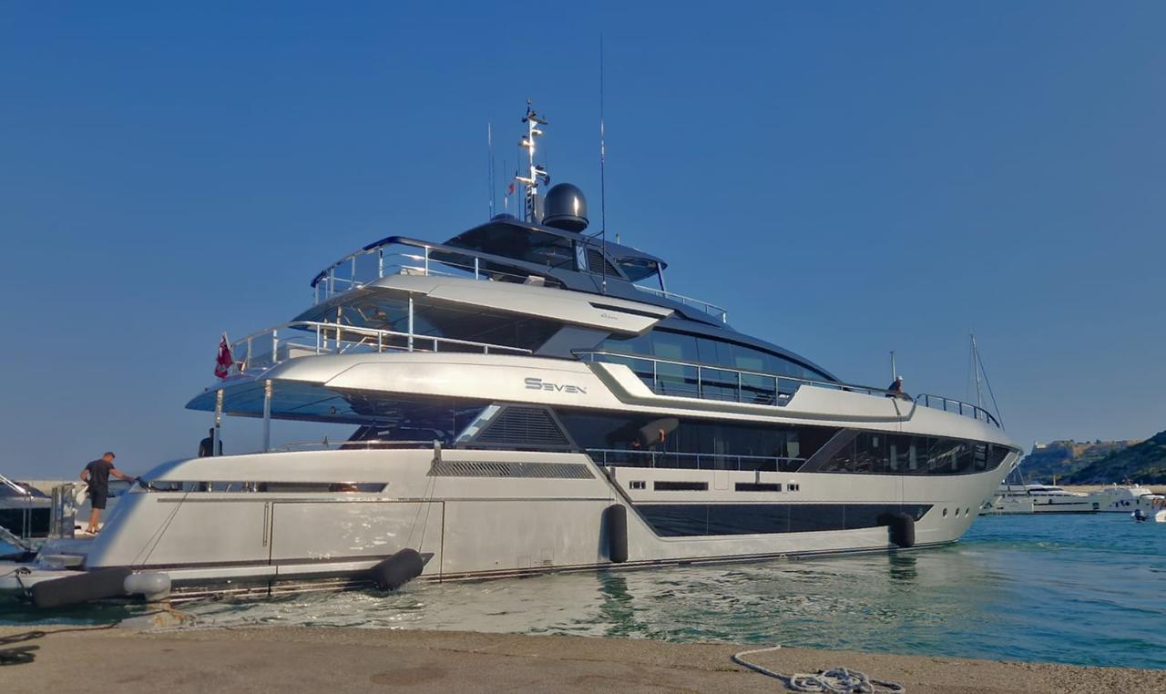 
	Lo yacht di Beckham e Adams ormeggiato a Cala Galera

