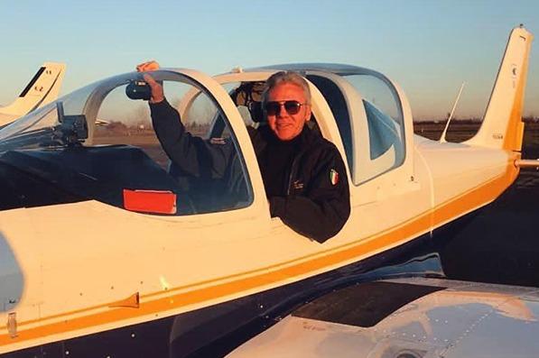 
	L&rsquo;imprenditore carpigiano sul suo aereo ultraleggero<br />
	&nbsp;

