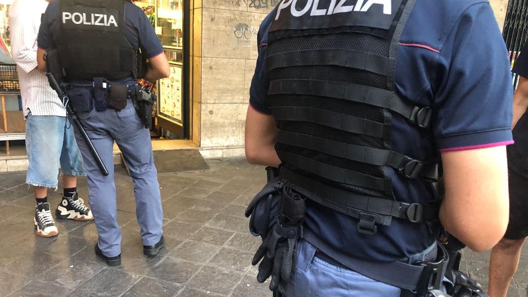 Zona stazione, in giro con un coltello da cucina in mano: denunciato un 34enne