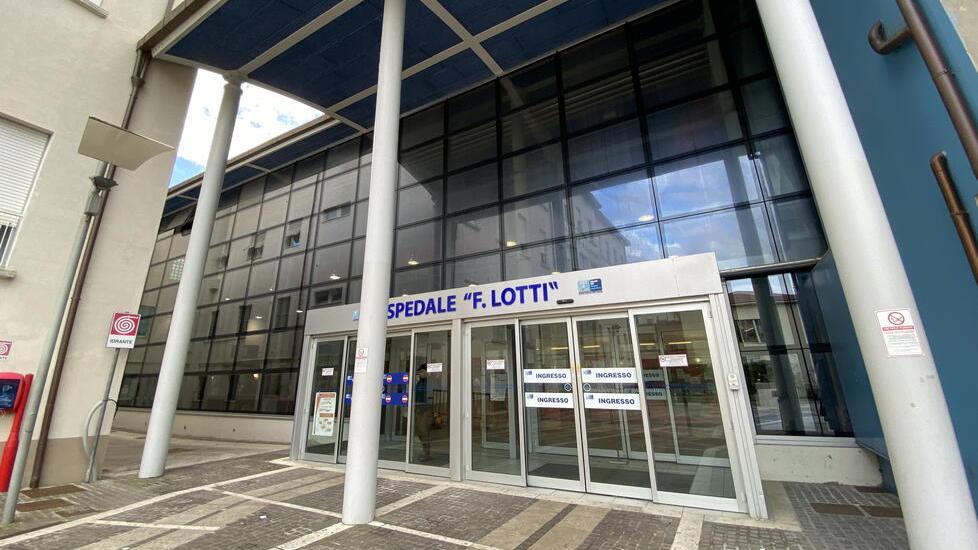 Pontedera, invasione di grilli all'ospedale: perché succede e i rimedi