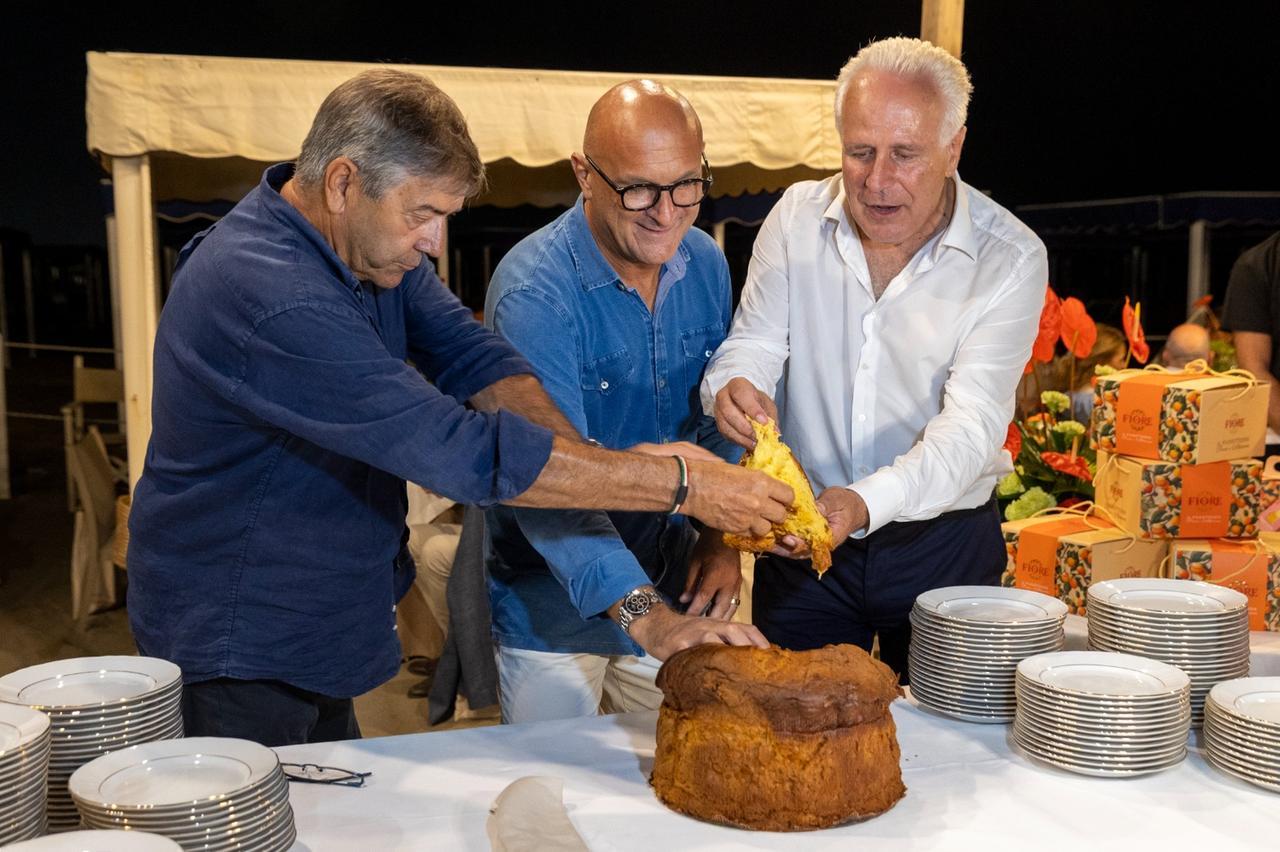 
	ll&nbsp;sindaco di Forte Murzi, il patron di &ldquo;Fiore 1827&rdquo;&nbsp;Filippini e il presidente della Regione Giani&nbsp;

