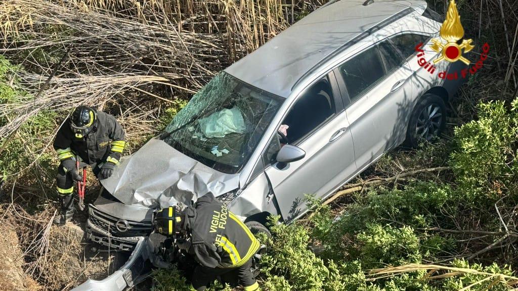 Nella scarpata con l'auto, ferito uno chef a Villasimius