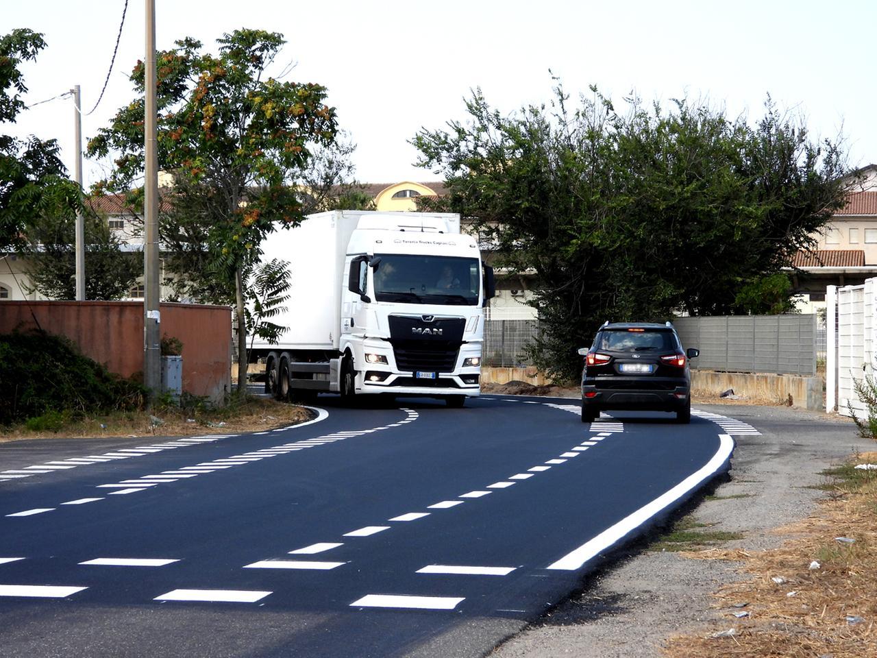 
	La pista ciclabile di via Ghilarza a Oristano (foto di Francesco Pinna)

