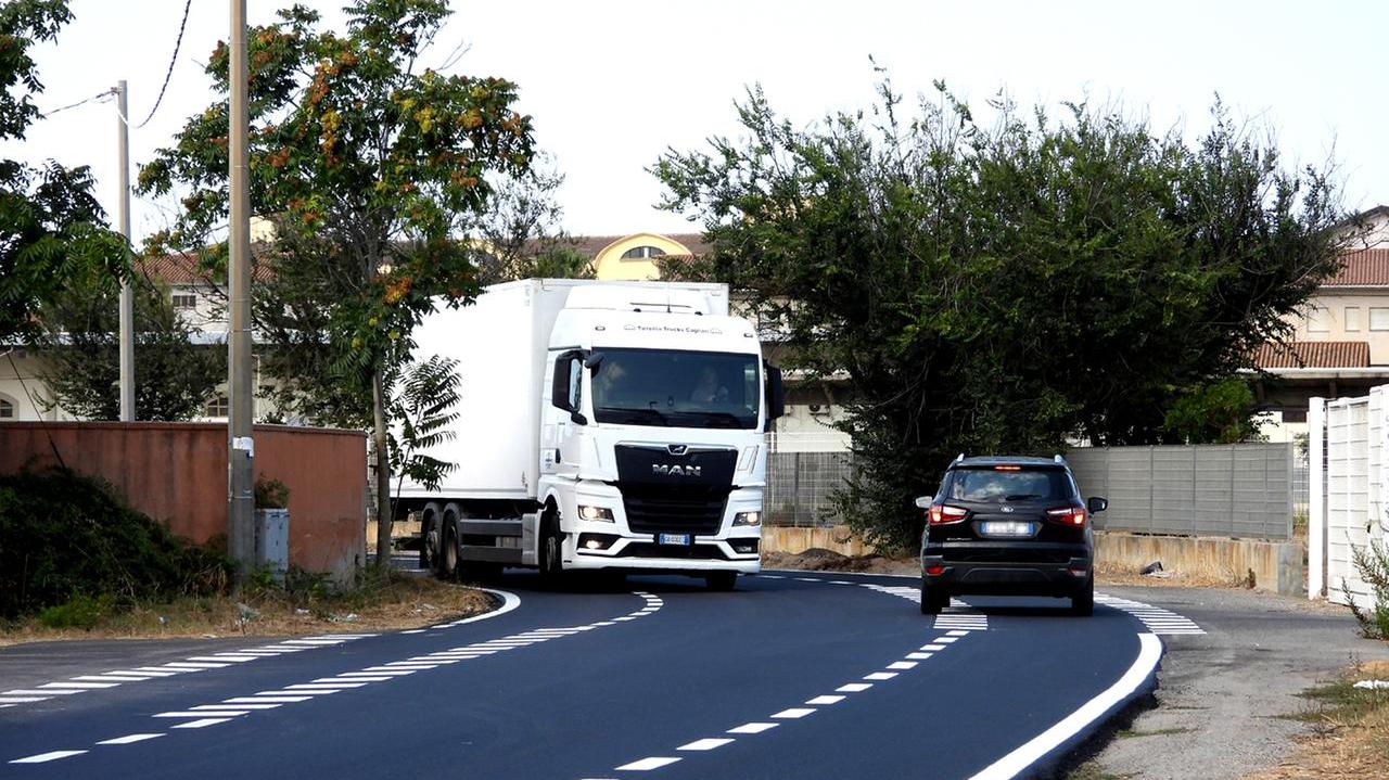 La pista ciclabile di via Ghilarza a Oristano (foto di Francesco Pinna)