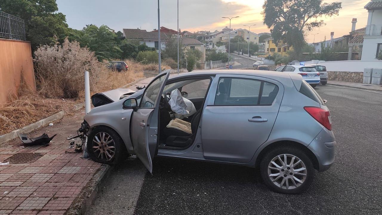 Nuoro, con l’auto finisce fuori strada: ferita una 38enne