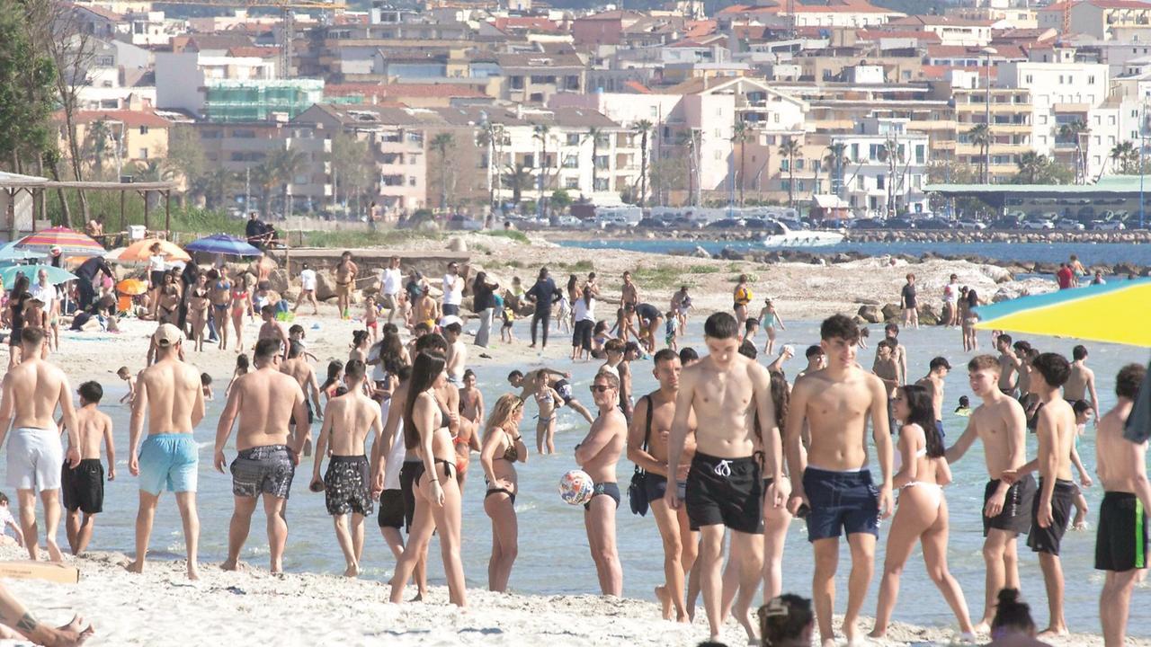 Stagione flop o boom: sul turismo litigano anche Meloni e Schlein