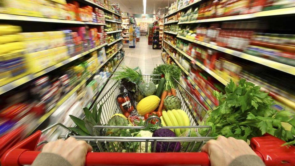 Alimentari, utenze, trasporti e spettacoli: i rincari che pesano a Ferrara