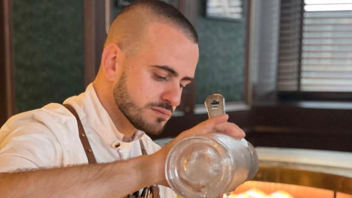 Un olbiese sull’olimpo dei barman: «A Londra fra le star dei cocktail»