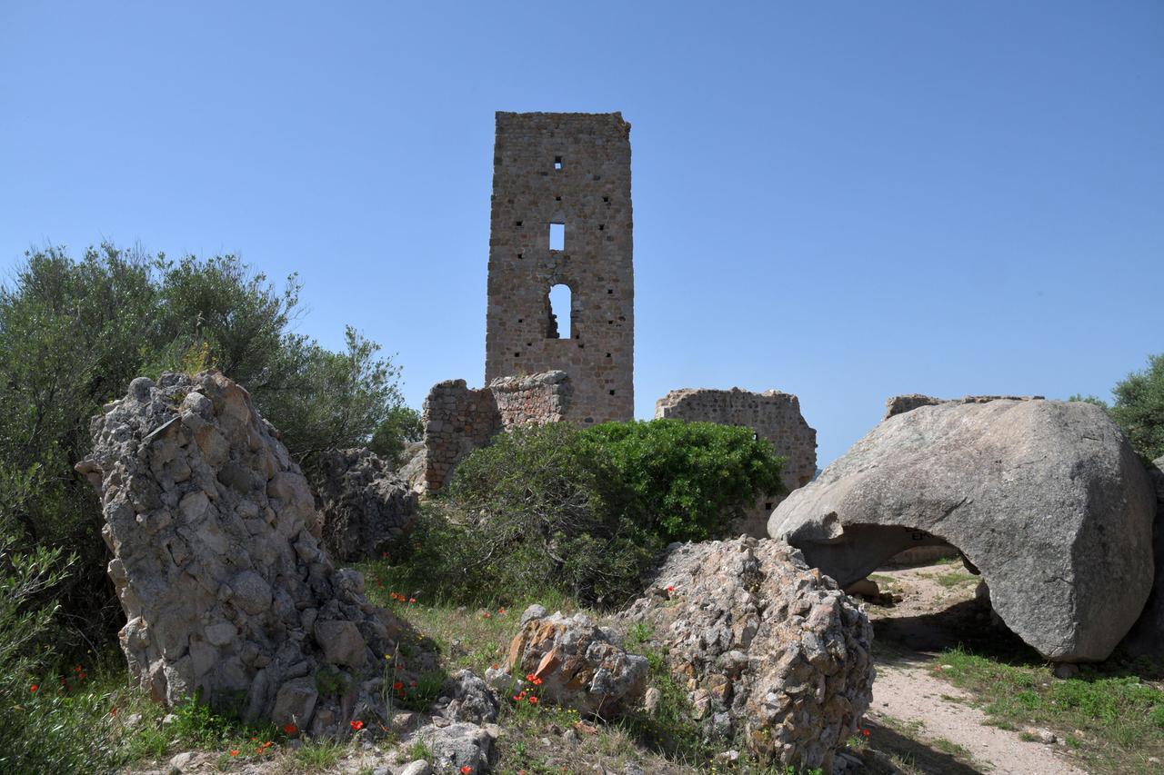 Olbia, il sindaco vieta l’accesso al Castello di Pedres