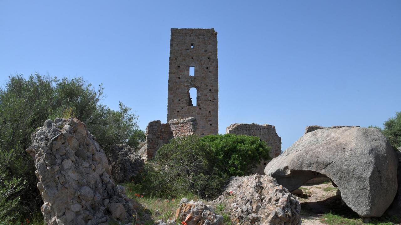 Olbia, il sindaco vieta l’accesso al Castello di Pedres