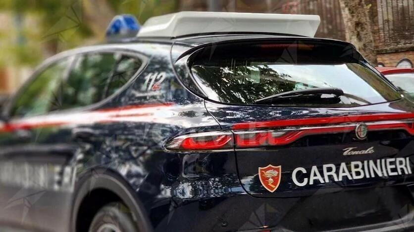 Una pattuglia dei carabinieri (foto d'archivio)