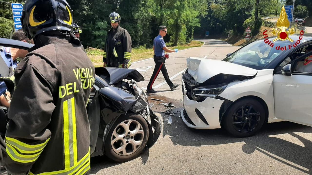 Villa Minozzo, scontro fra due auto: il bilancio è di quattro feriti