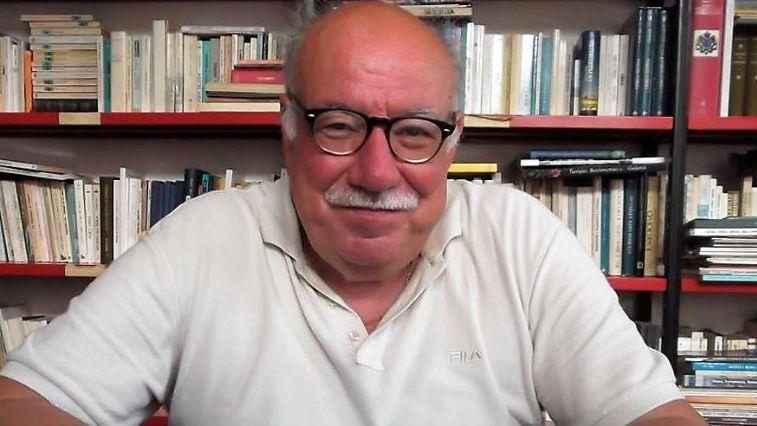 Paolo Pulina nel suo studio di casa