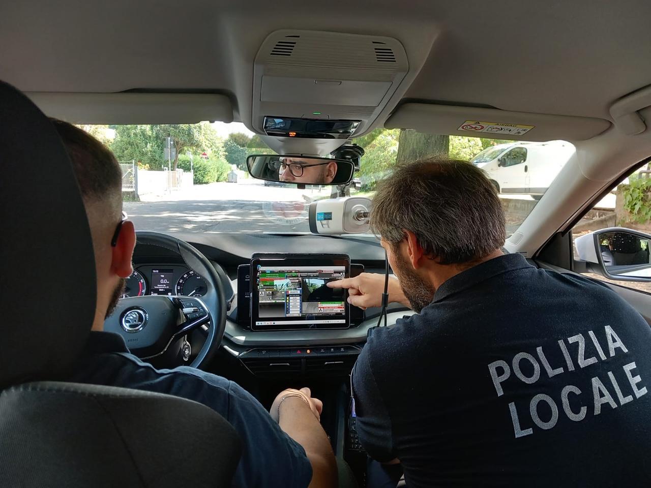 Reggio Emilia: in un giorno fermate 6 auto senza assicurazione. Ecco cosa rischiano i conducenti