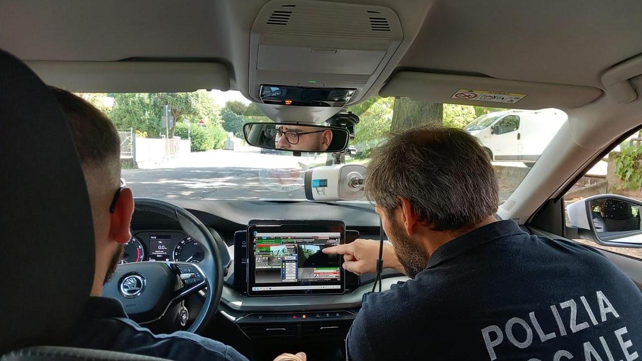 Reggio Emilia: in un giorno fermate 6 auto senza assicurazione. Ecco cosa rischiano i conducenti