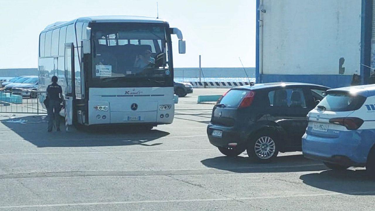 I rilievi della polizia di frontiera marittima dopo il tragico incidente in porto 