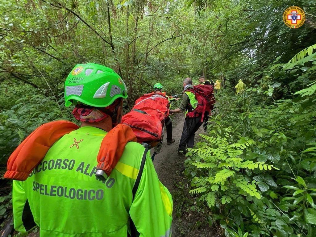 
	Il soccorso alpino durante l'operazione di recupero del padre 50enne


