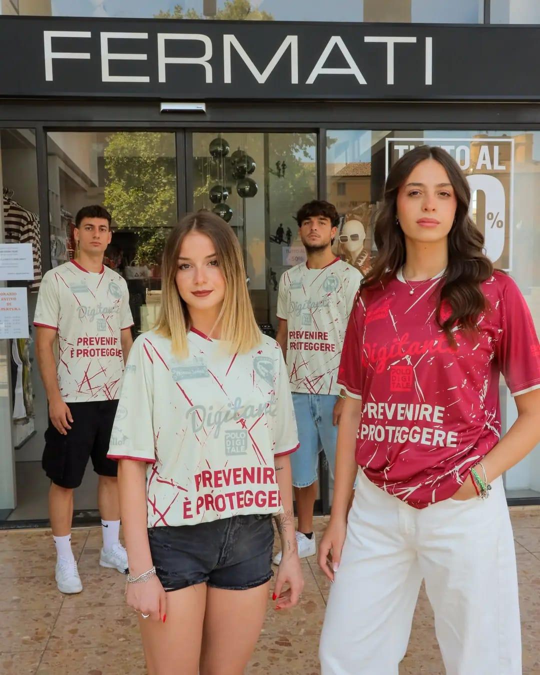 Sulle maglie del Brescello il messaggio contro la violenza sulle donne: «Prevenire è proteggere»