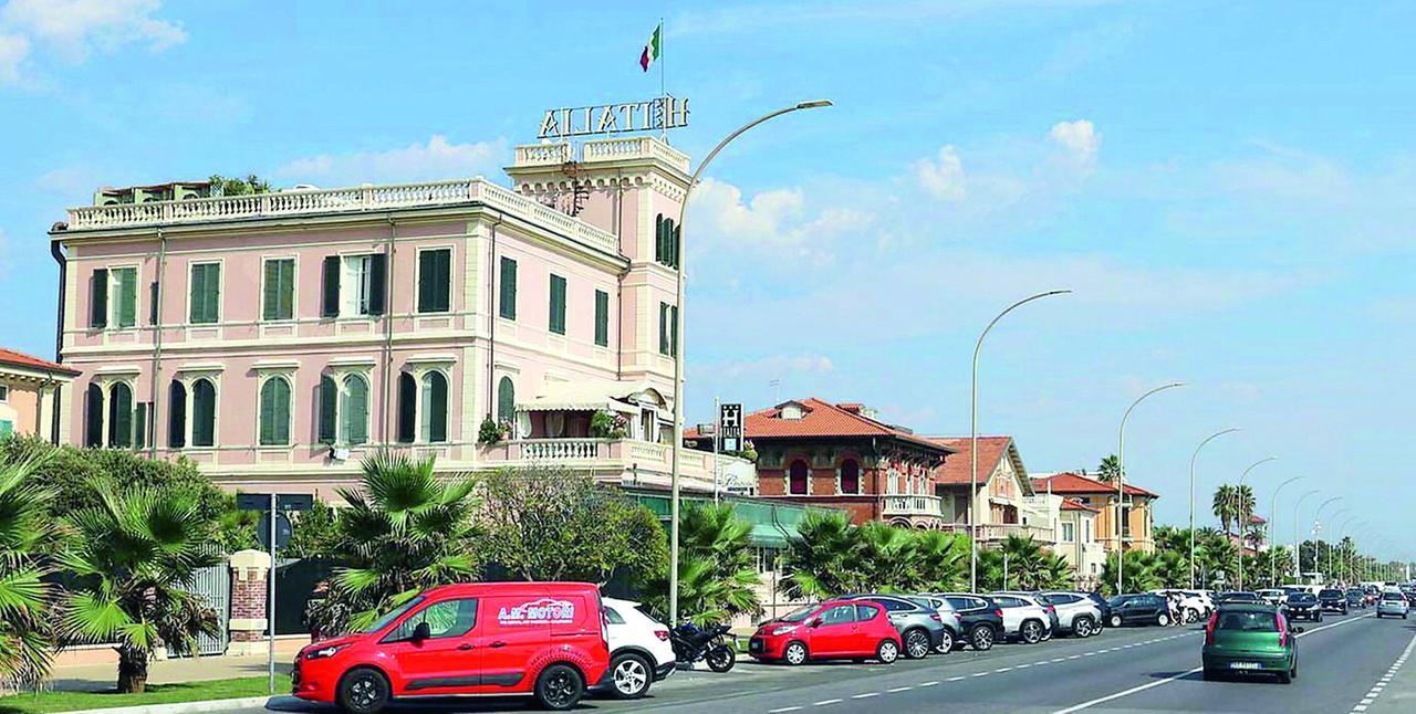 Massa: in vendita l’Hotel Italia, gioiello liberty sul lungomare