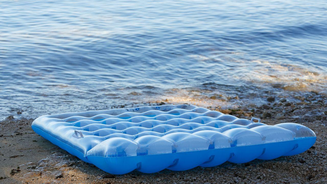 Il giovane si trovava su un materassino (Foto di repertorio)