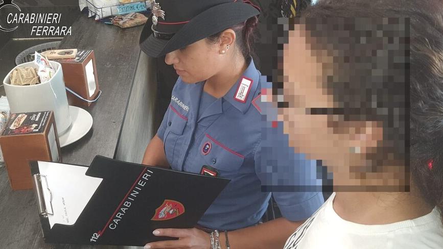 Lido Nazioni, minorenne acquista alcolici. A servirlo al bar un coetaneo