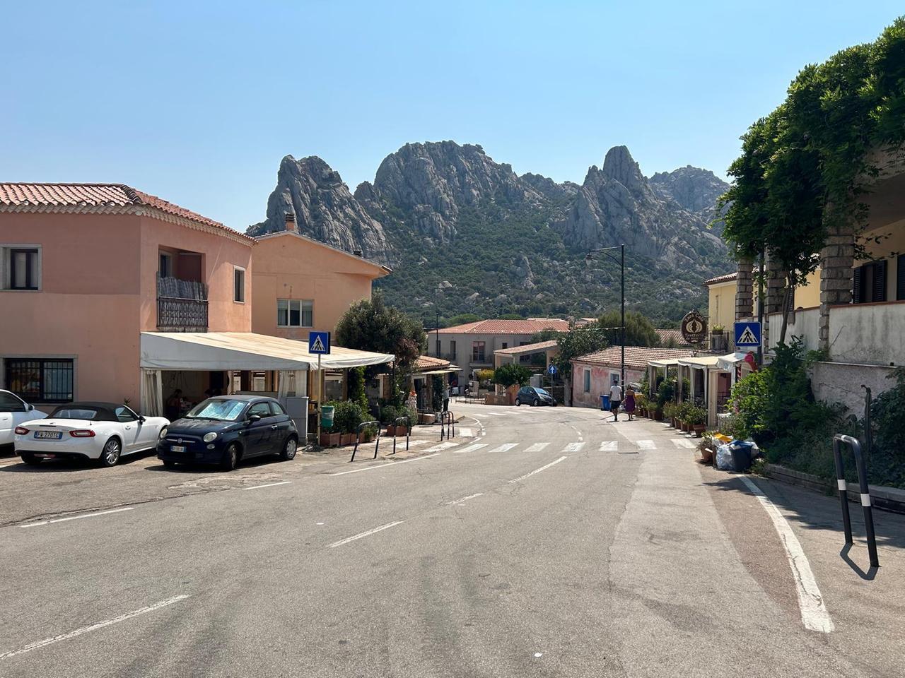 
	Via Zara a San Pantaleo

