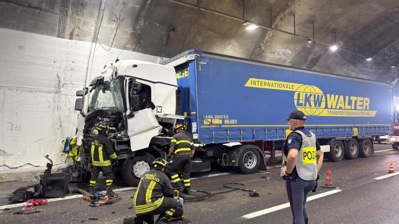 Schianto sulla A1: muore un 57enne di Castelvetro