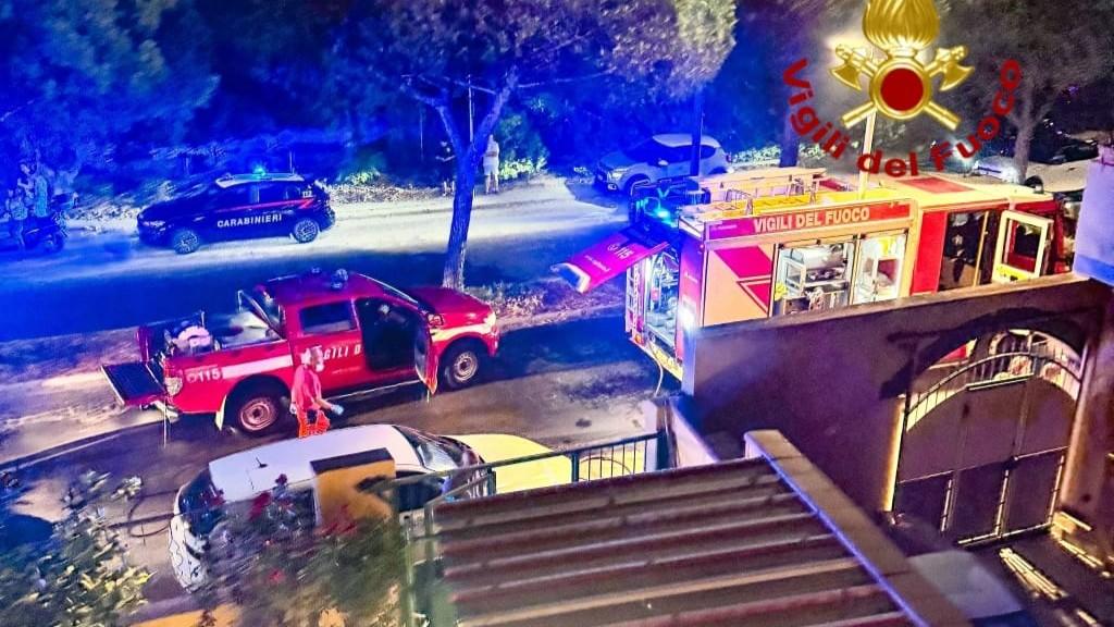 Monserrato, incendio in casa: i vigili del fuoco salvano quattro persone