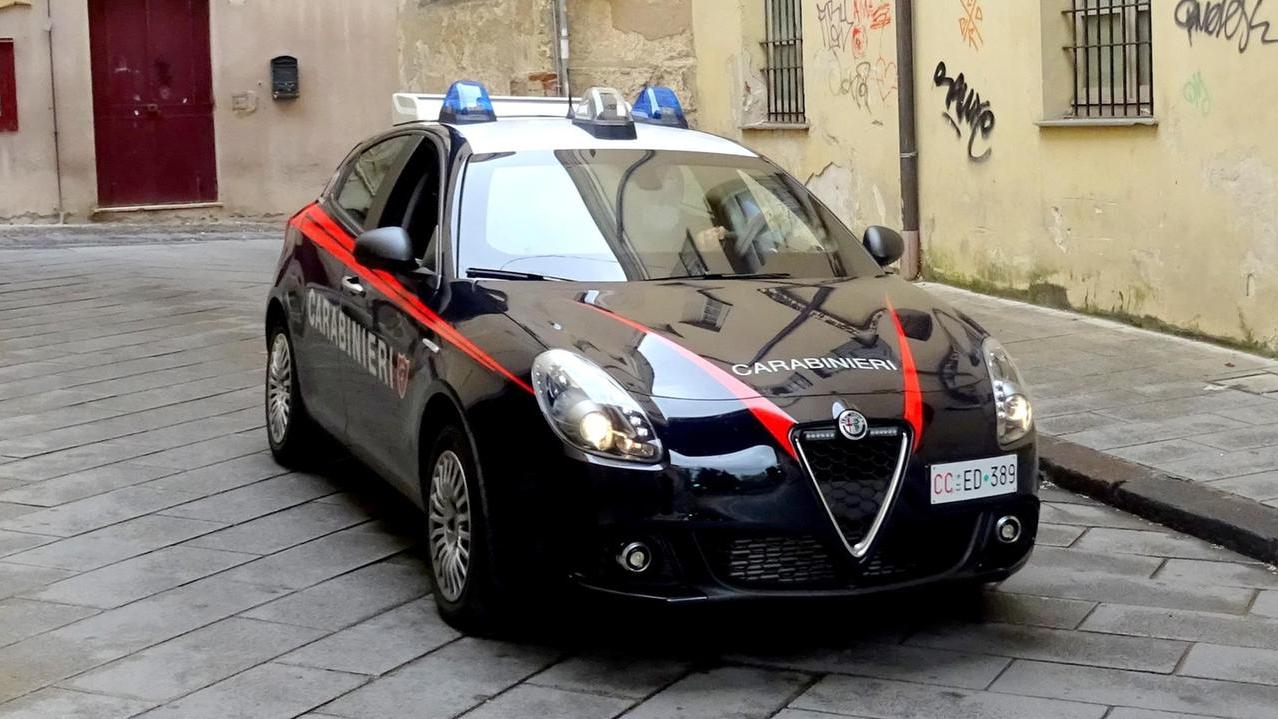 Escrementi e caos negli spogliatoi del Santissima Annunziata, denunciato un uomo: ecco chi è