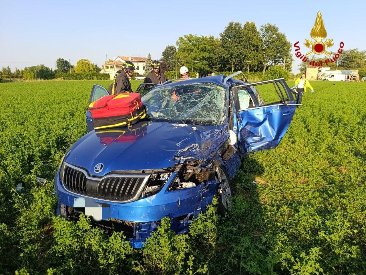 Scontro tra due auto: sette persone ferite, tre sono gravi