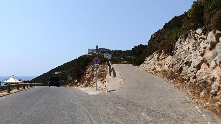 Capo Caccia, basta sosta selvaggia: divieti agli ingressi delle Grotte