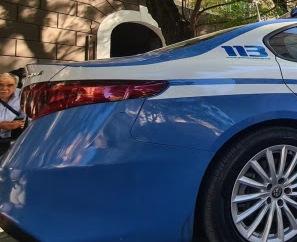 Le strappa la banconota mentre paga Fermato dalla polizia poco dopo