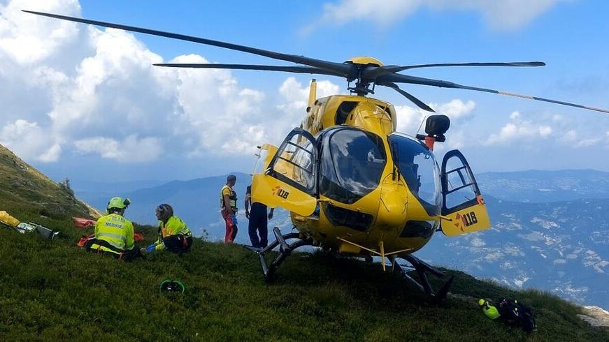 Si schianta con il parapendio sulla montagna: ferito un 50enne
