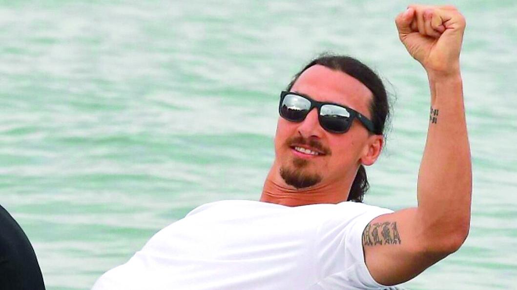 “Ibra” trova rifugio a Liscia Ruja e inaugura il suo beach club